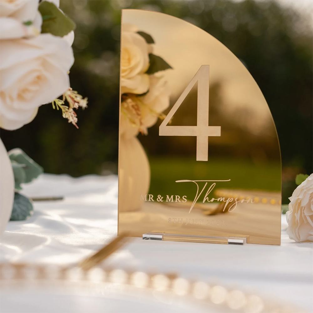 Table Number Gold - Personalizowana tablica barowa na wesele z