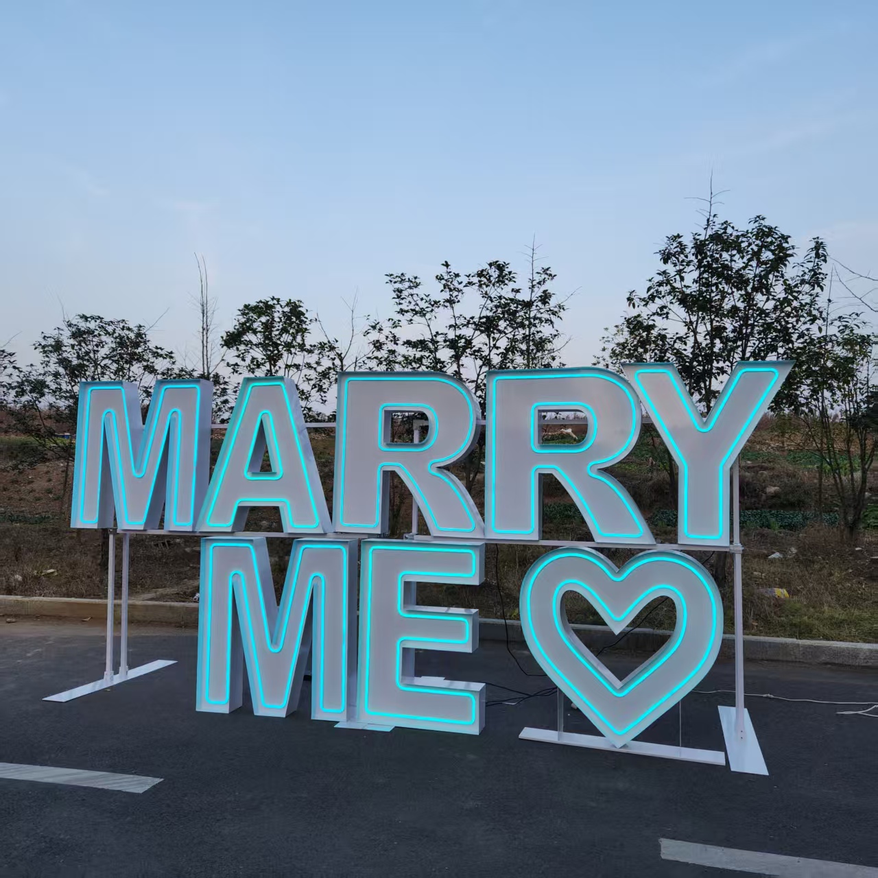 MARRY ME – metalowe, neonowe t – Wedding Supply Rentals recenzja i cena
